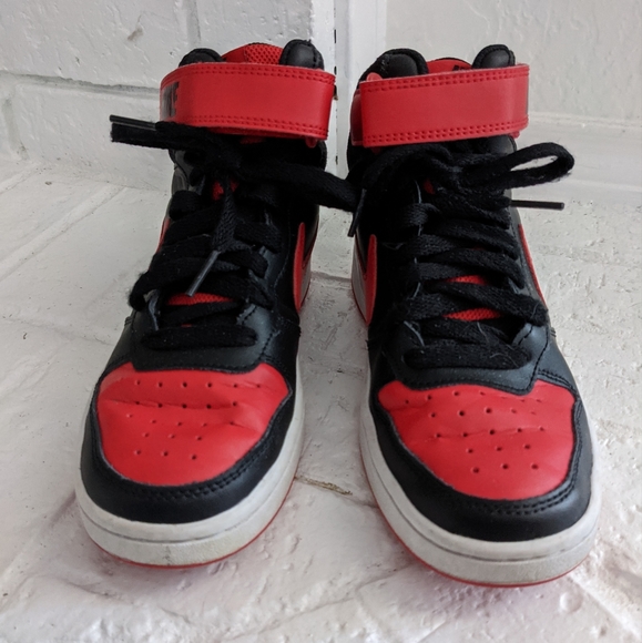 NIKE Boy's Sneakers - Picture 2 of 5